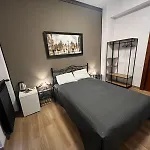 Reina فندق