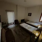 Reina Hotel