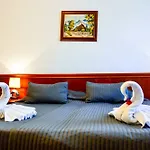 Hotel Reina 3*