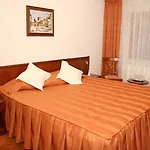 Hotel Reina 3*