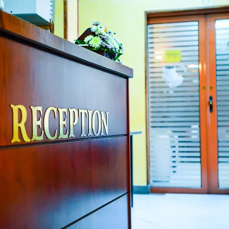 Reina Hotel