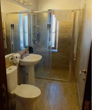 Reina Hotel