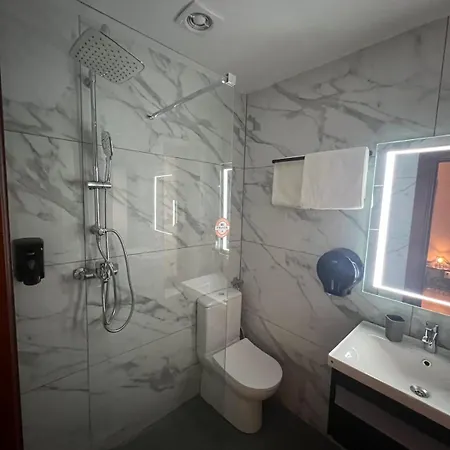 Reina Otel