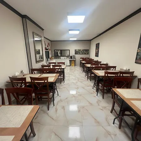 Hotel Reina