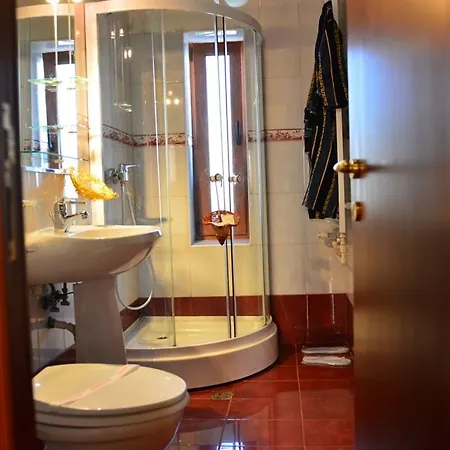 Reina Hotel