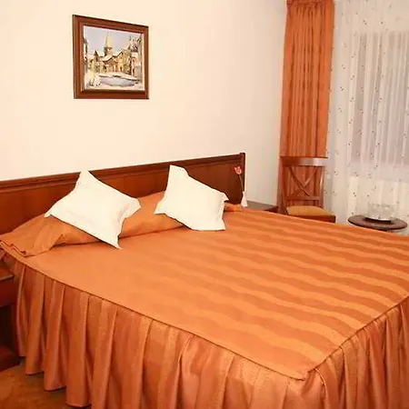 Hotel Reina 3*