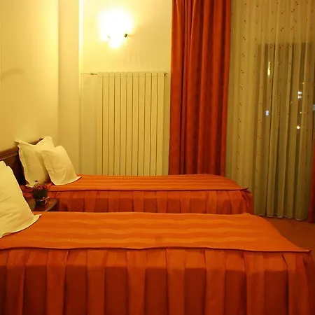 Hotel Reina 3*