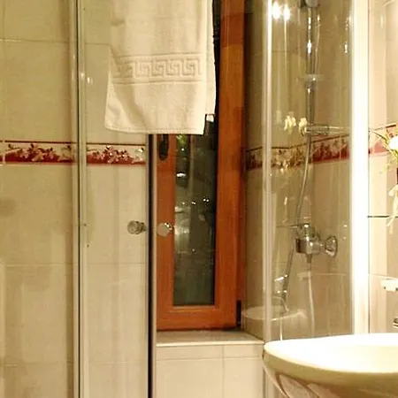 Reina Hotel 3*