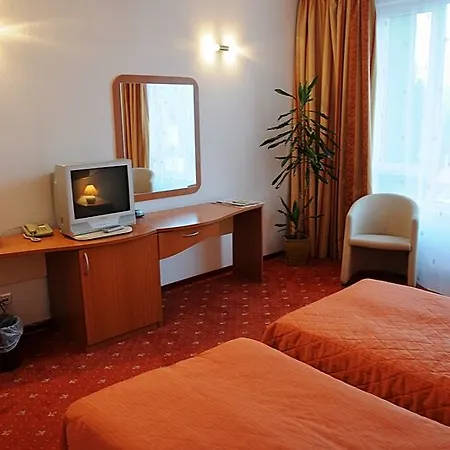 Reina Hotel 3*