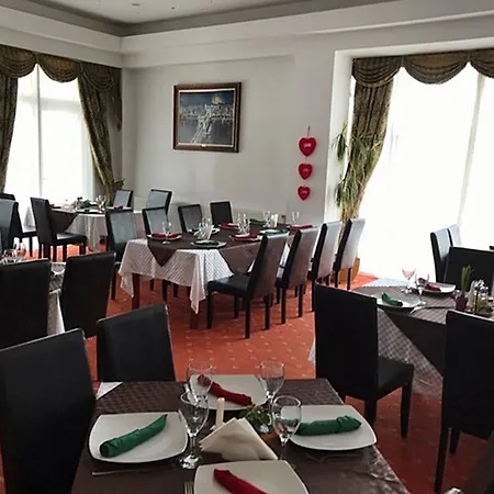 Hotel Reina 3*