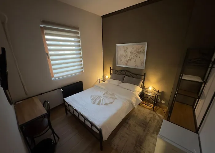 Reina Hotel 3*