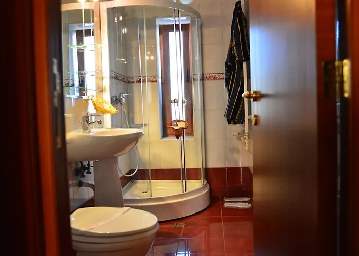 Reina Hotel