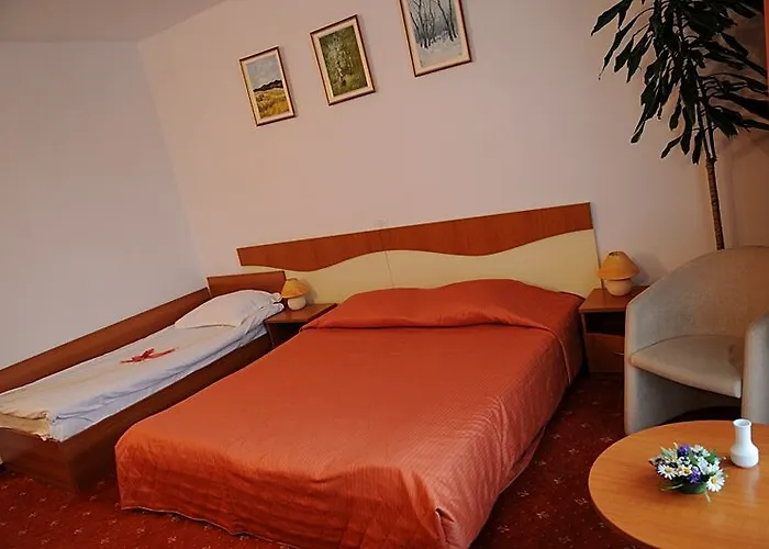 Reina Hotel