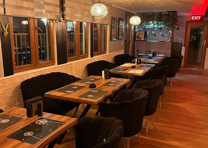 Reina 3* بوخارست