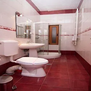 Reina بوخارست